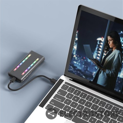 Qoltec Obudowa | kieszeń na dysk M.2 SSD | SATA | NVMe | RGB LED | USB-C| 4TB Qoltec Obudowa | kieszeń na dysk M.2 SSD | SATA | NVMe | RGB LED | USB-C| 4TB