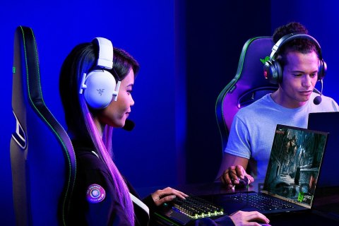 RAZER Razer BlackShark V2 Pro Zestaw słuchawkowy Bezprzewodowy Opaska na głowę Gaming Bluetooth Biały