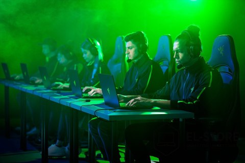 RAZER Zestaw słuchawkowy Razer Esports BlackShark V2 Pro Bezprzewodowy mikrofon nauszny Redukcja szumów Bezprzewodowy czarny